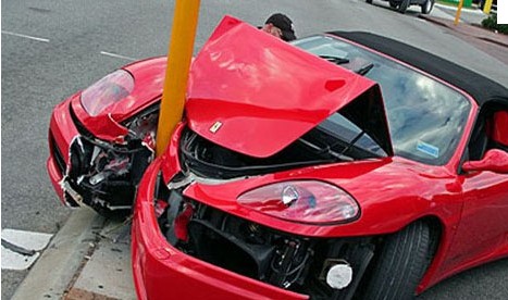 Coche destrozado